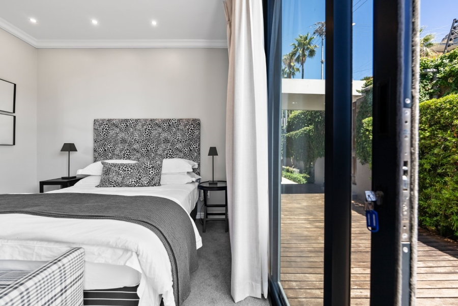 To Let 4 Bedroom Property for Rent in Fresnaye Western Cape
